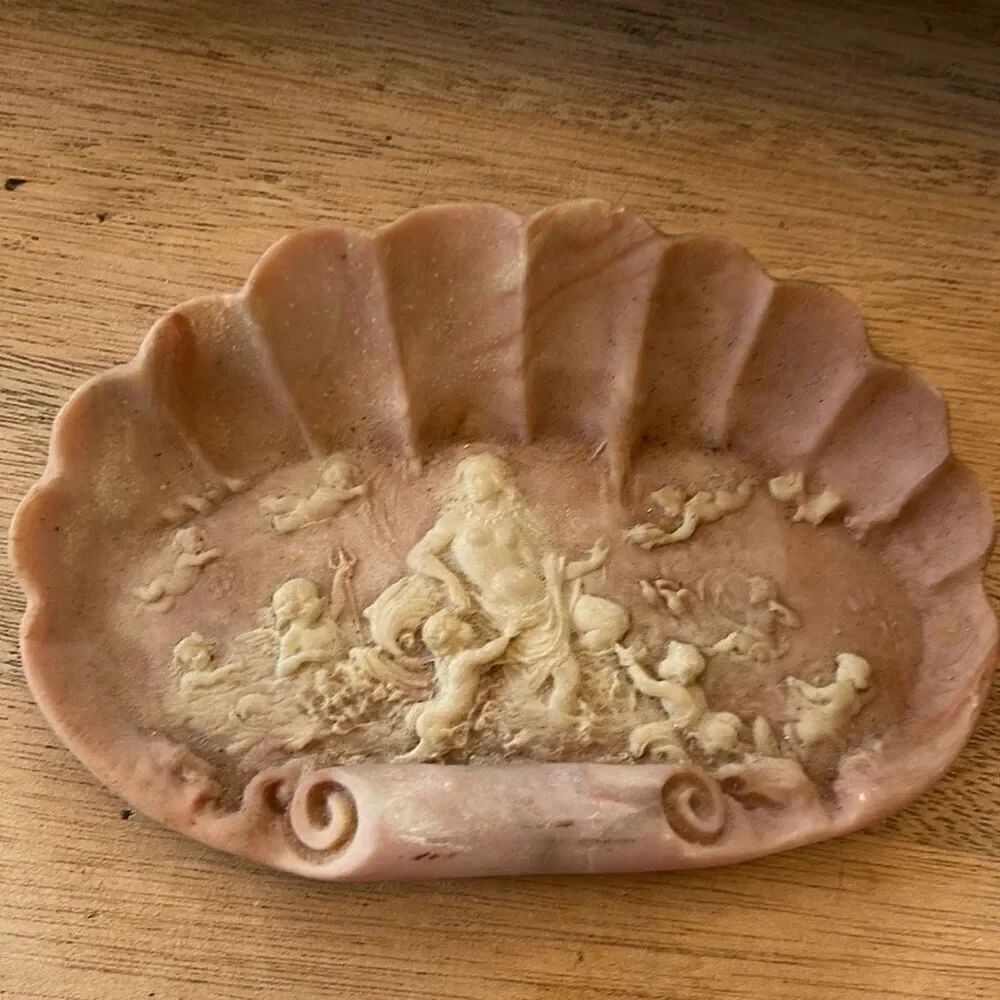 Inviolate vintage Venus Gorgeous shell shape soap dish trinket dish pink blush